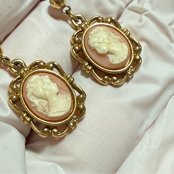 Vintage 70s SARAH COVENTRY Cameo Victorian earrings - Picture 4 of 6